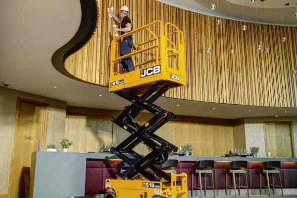 JCB S1530E