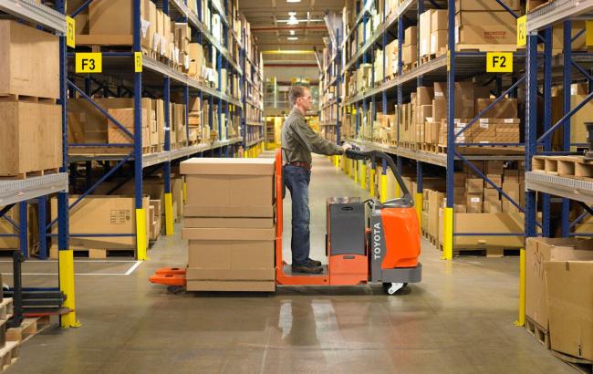 Center-Controlled Rider Pallet Jack
