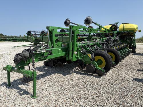 2017 John Deere 1775NT