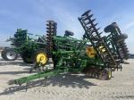 John Deere 637