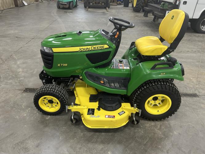 John Deere X738