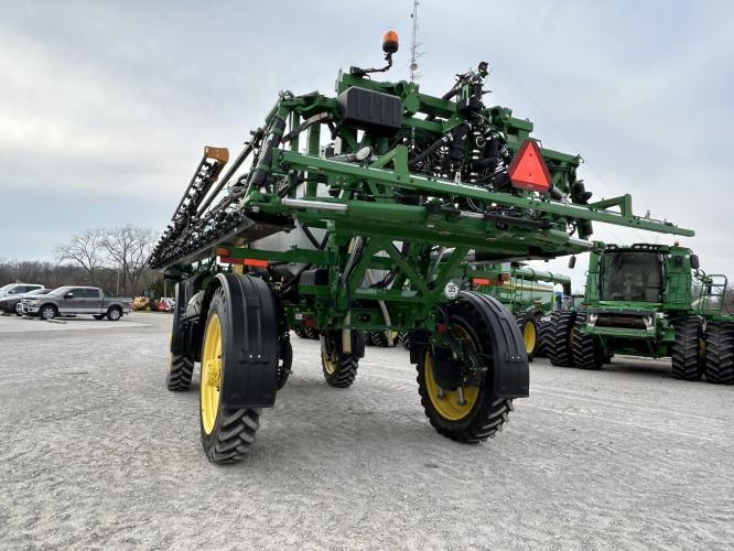 John Deere R4044