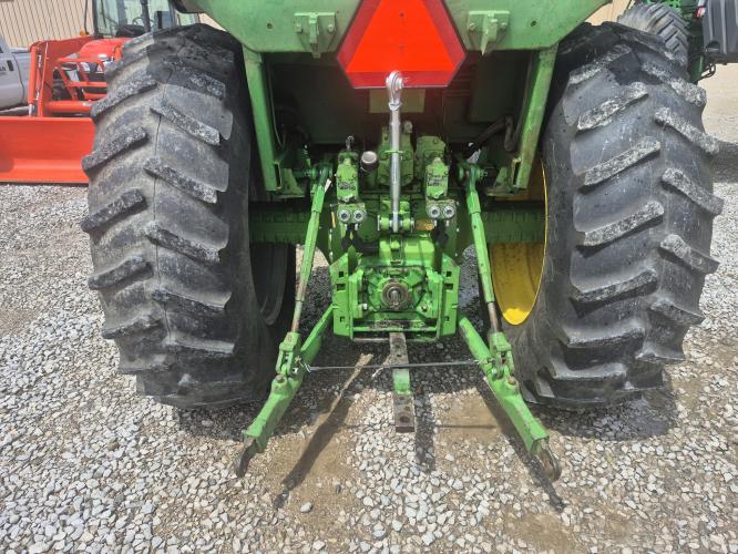John Deere 4430