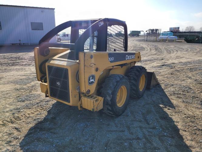 John Deere 320