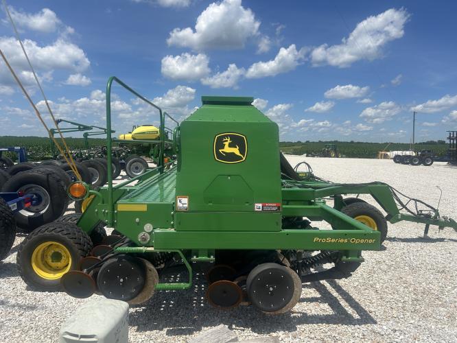 John Deere 1590