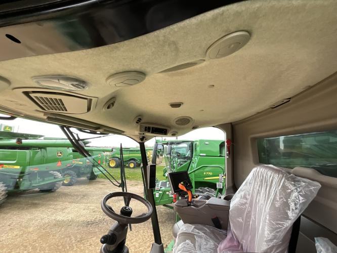John Deere S770