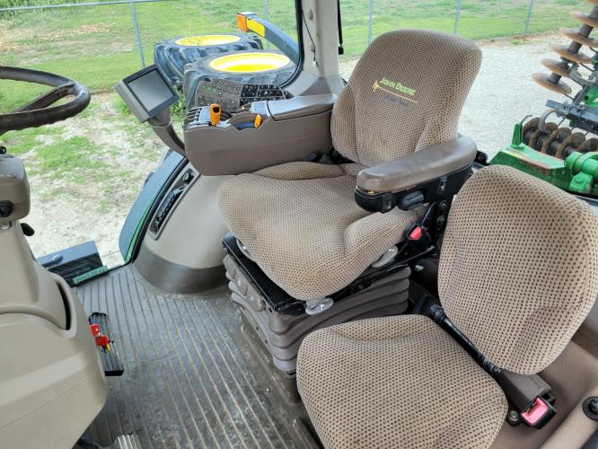 John Deere 8335R