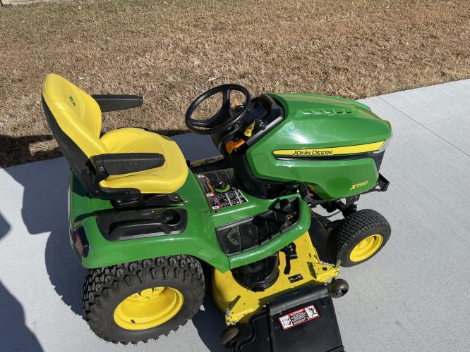 John Deere X590