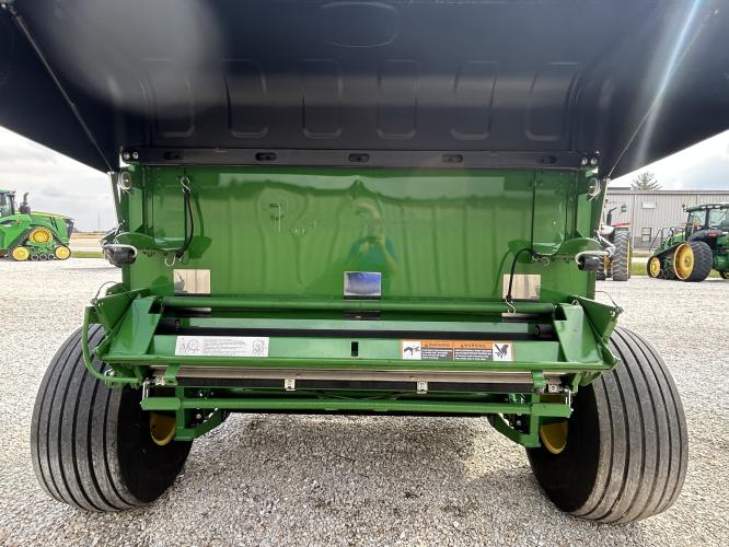 John Deere 560M
