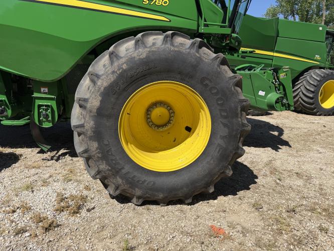 John Deere S780