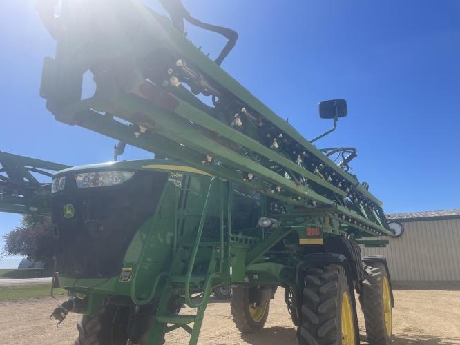 John Deere R4044