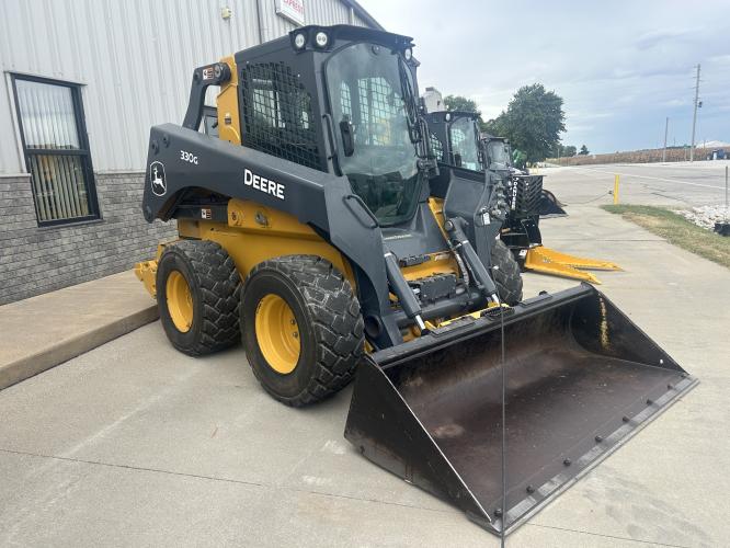 John Deere 330G