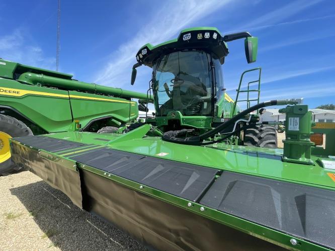 John Deere W235R