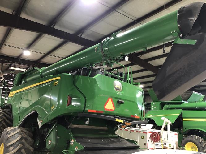 John Deere X9 1100