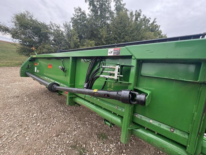 John Deere 635F