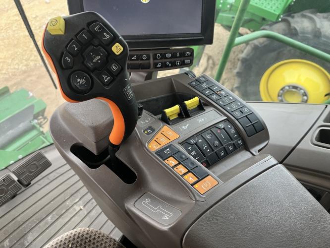 John Deere S770