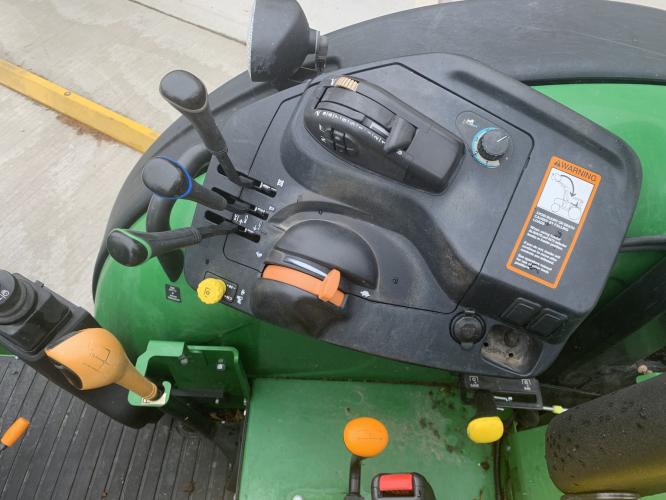 John Deere 5090M