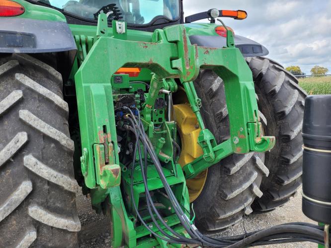 John Deere 8335R