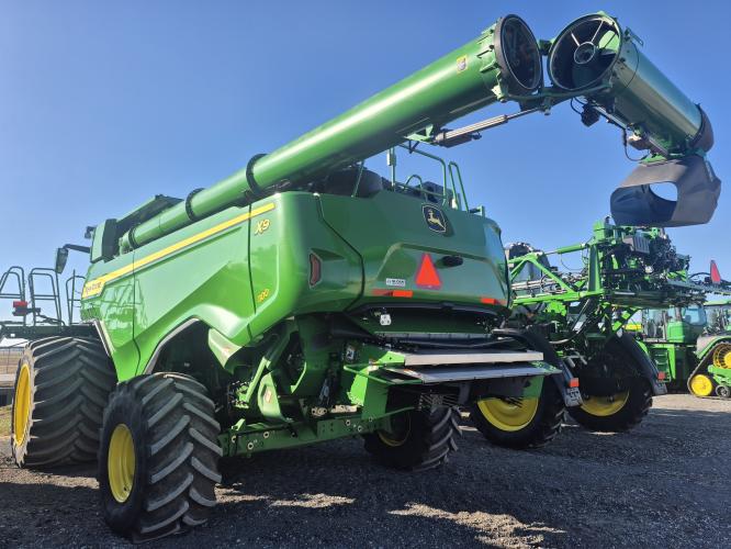 John Deere X9 1100