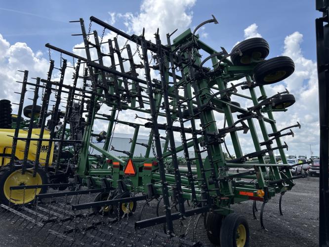 John Deere 2210
