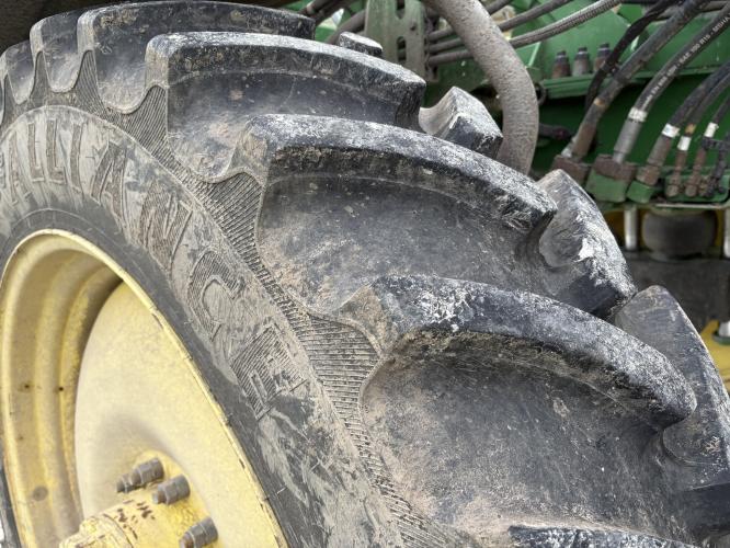 John Deere R4044