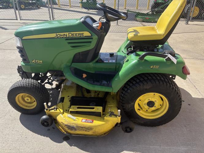 John Deere X724