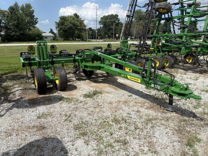 John Deere MT7