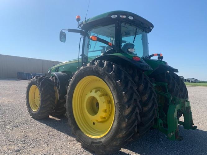 John Deere 8335R