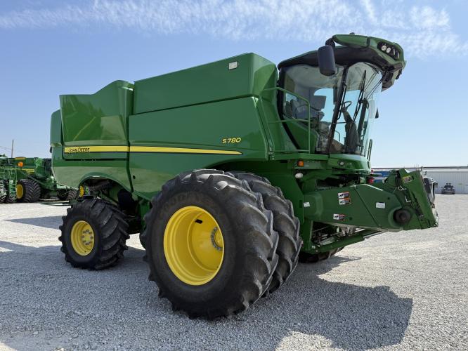 John Deere S780