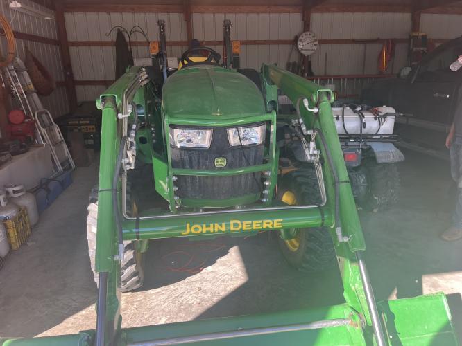 John Deere 4052M