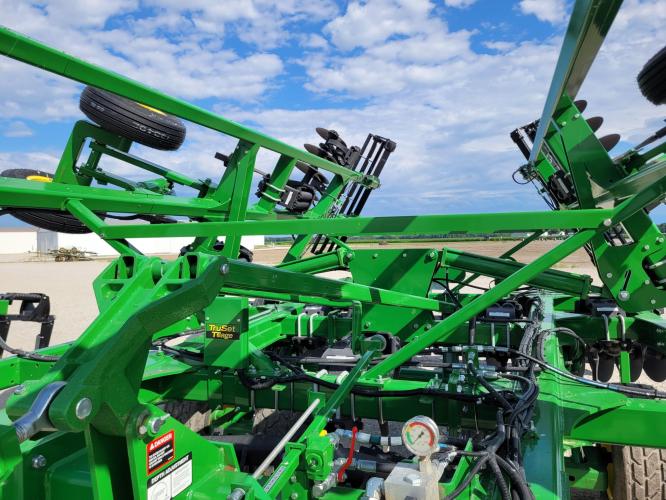 John Deere 2720
