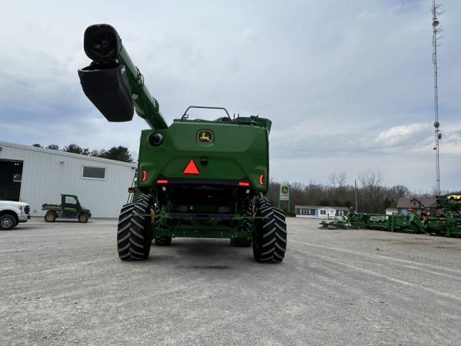 John Deere S7 700