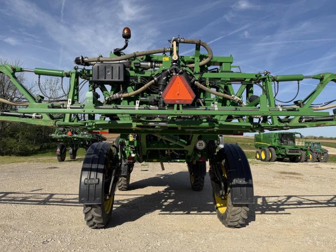 John Deere R4038