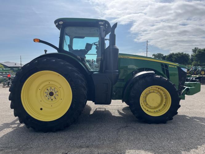 John Deere 8320R