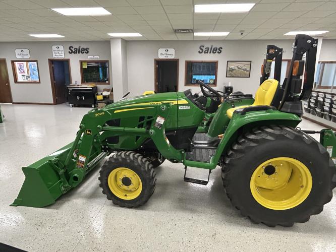 John Deere 3025E