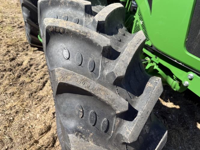 John Deere 5120M
