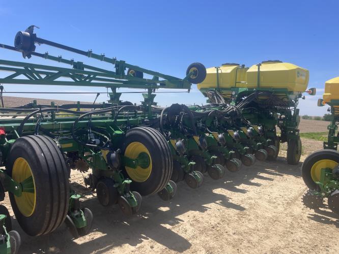 John Deere 1775NT