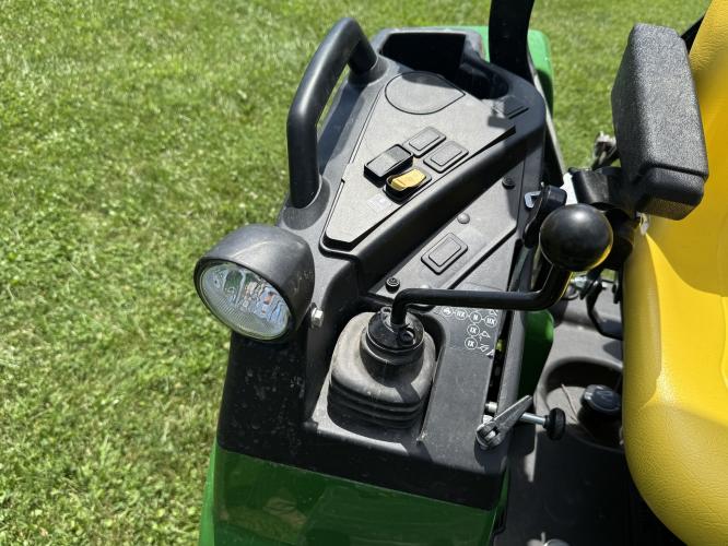 John Deere 2032R