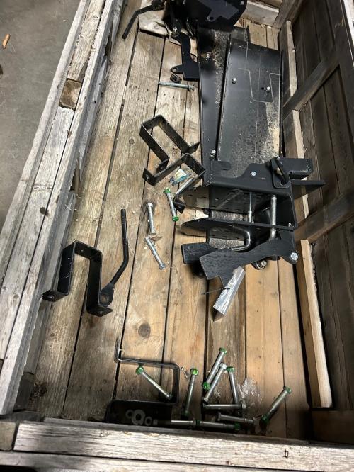  Unverferth 32894B ower rest brkt ass'm - like new t/o