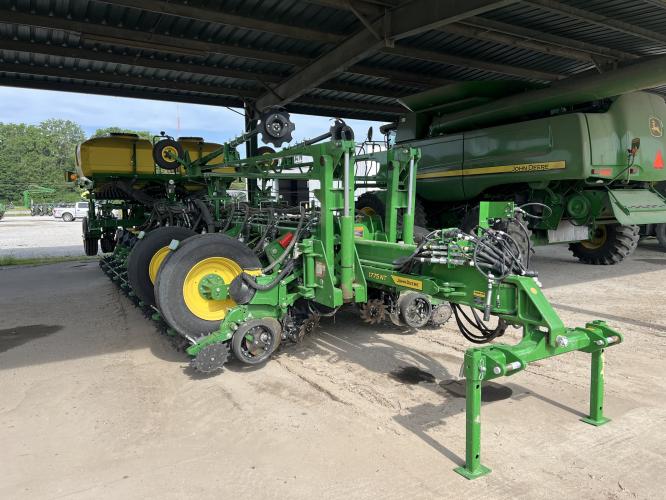 John Deere 1775