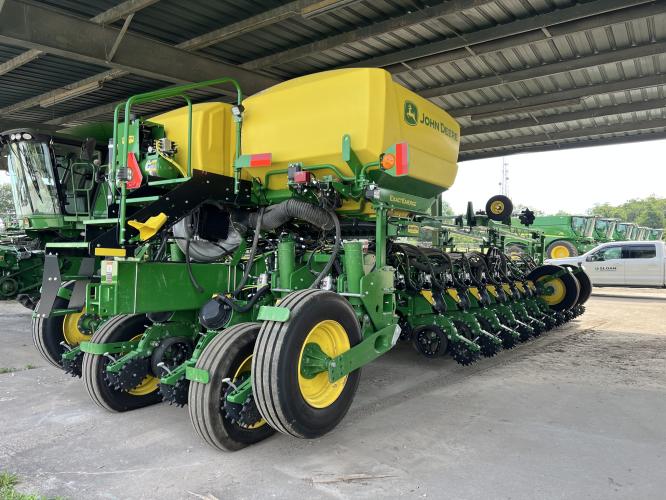John Deere 1775