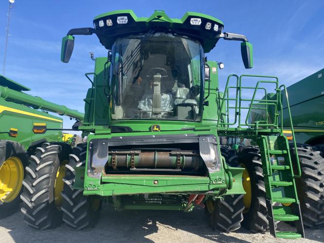 John Deere S7 700