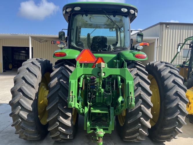 John Deere 8335R