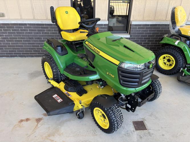 John Deere X758