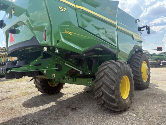John Deere S7 900
