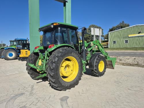 2017 John Deere 6120E