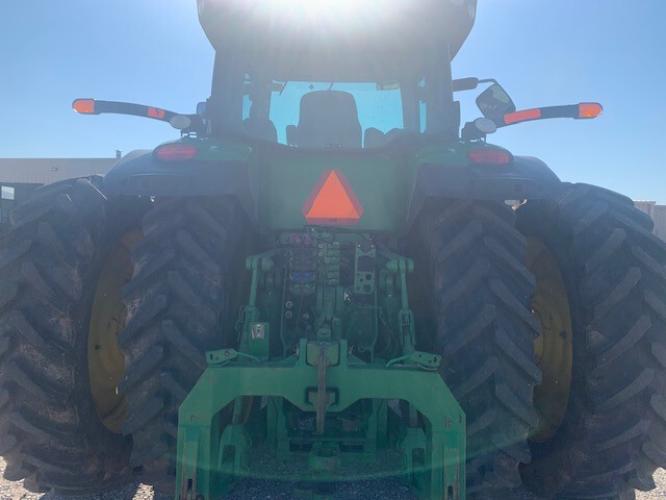 John Deere 8335R