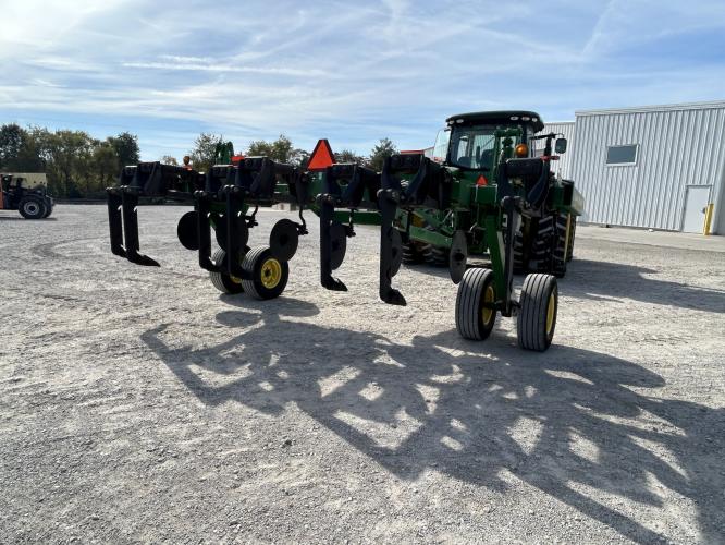 John Deere 2100