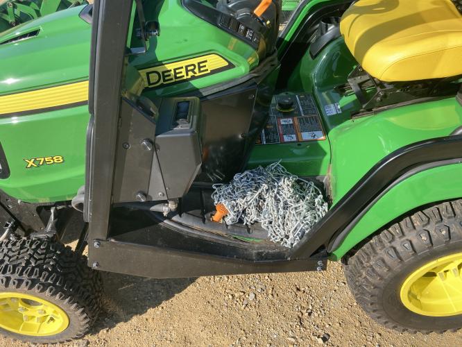 John Deere X758