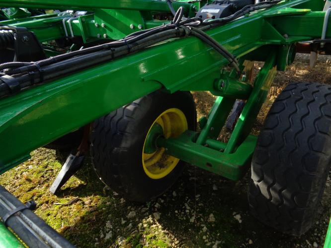 John Deere 2720